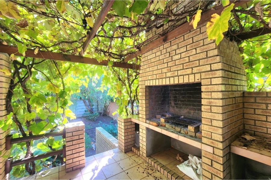 6 Bedroom Property for Sale in Wavecrest Eastern Cape